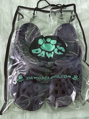 BEACH DAWGS, IN GIFT BAG, NAVY, SIZE 9, HOLES ON TOP, STRAPS WITH SILVER TONE